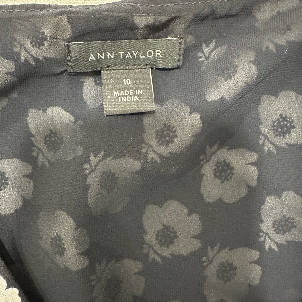 Dress good condition size 10.good condition black and white color.